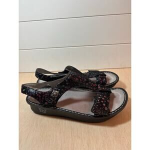 Alegria Womens Kerri T-Strap Leather Sandals Lush Black w/ Floral Print 40